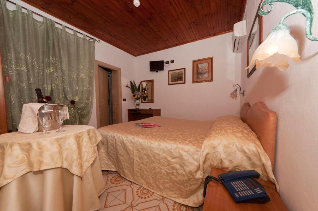 Forio di Ischia Hotel Villa Franca חדר תמונה